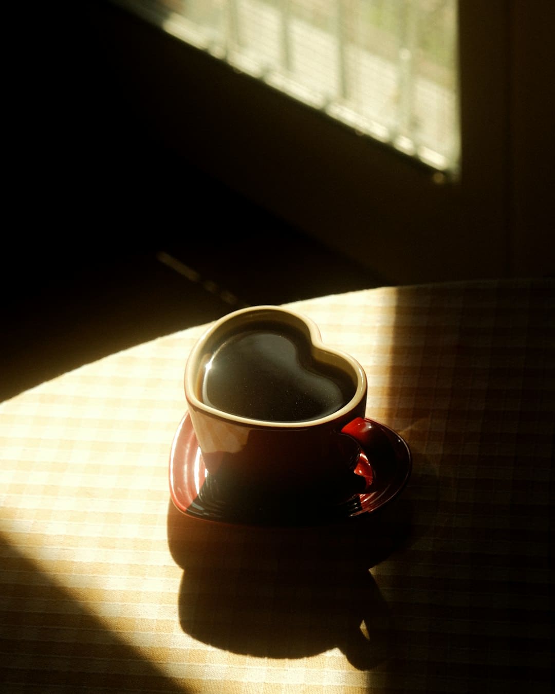宋佳佟丽娅电影《轻于鸿毛》七夕定量点映 带上姐妹一同高兴动身